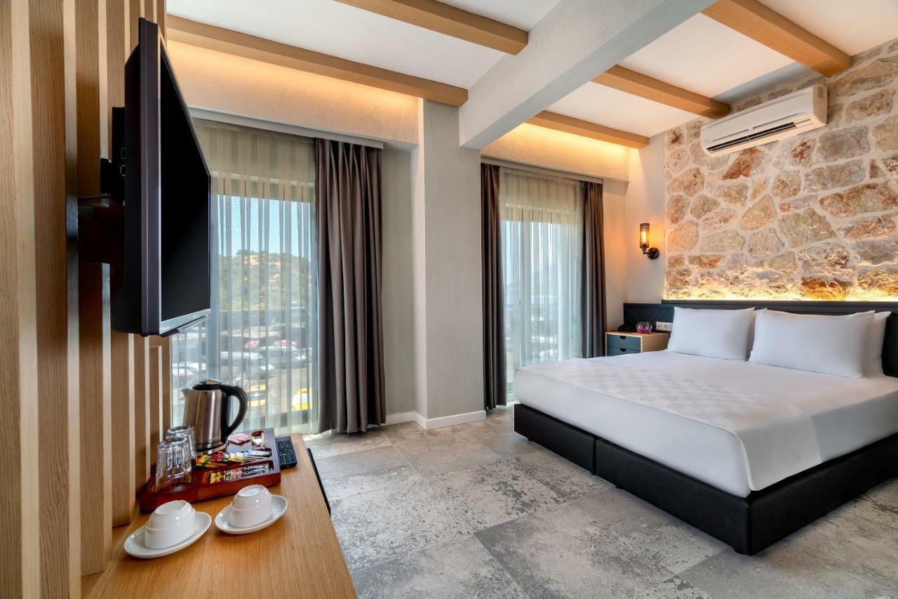 Isola 12 Hotel Kas Bagian luar foto